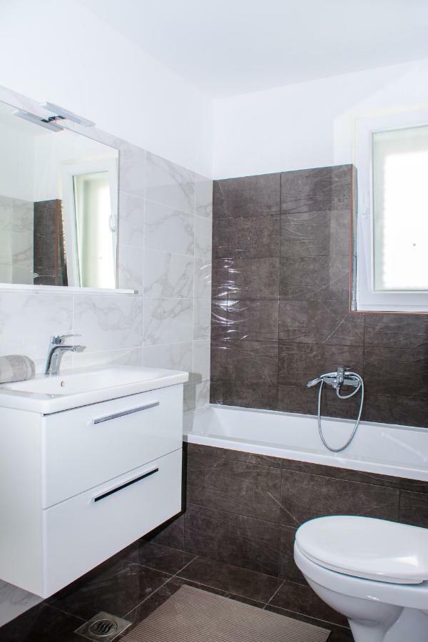 Rose Garden Apartment Privlaka  Ngoại thất bức ảnh
